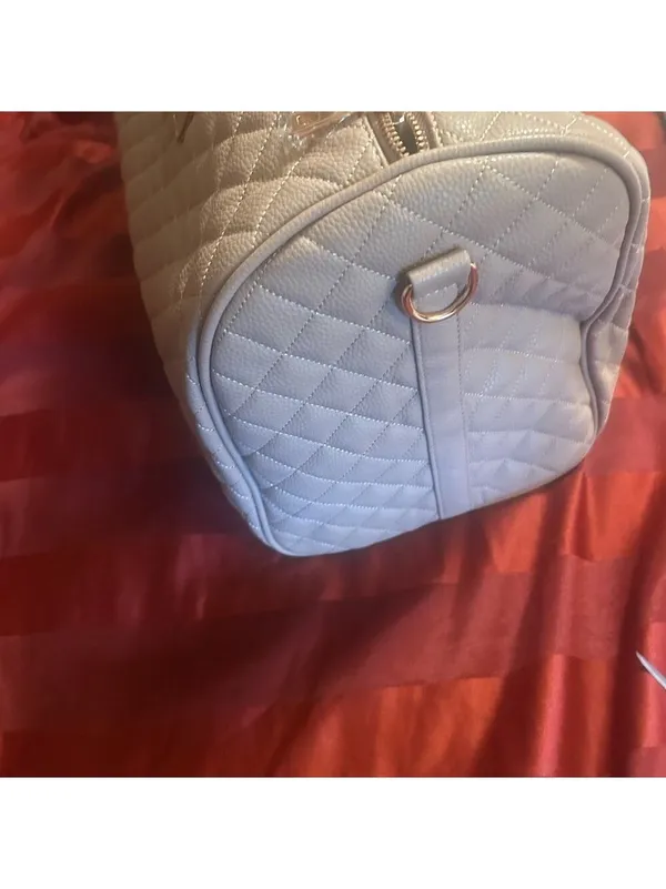 Elegant Quilted vegan leather weekender - Image 8