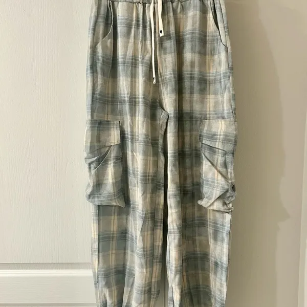 POL Relaxed Fit Plaid Joggers Size Medium - Image 4