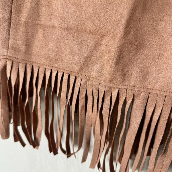 New NWT Relish NoLess Fringe Faux Suede Mini Skirt Size Medium - Image 6