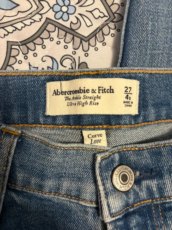 Abercrombie Jeans - Image 3