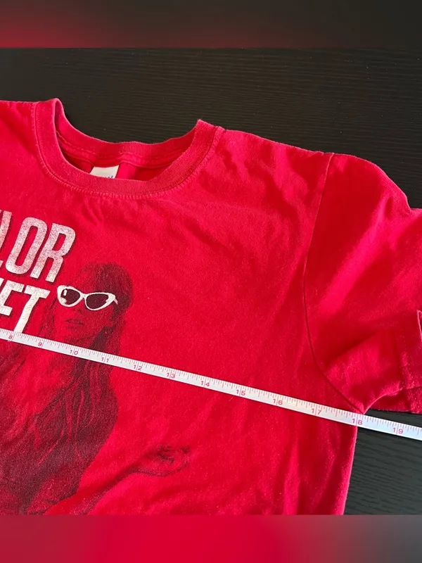 Taylor Swift Red Tour Retro Shirt‎ Small - Image 6