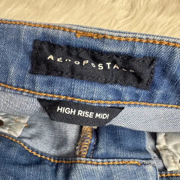AEROPOSTALE HIGH RISE‎ MIDI Distressed Denim Shorts Light Wash Womens Size 6 - Image 3