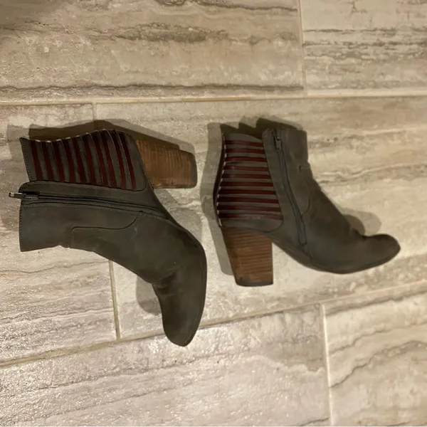 Gray Ankle Heeled Boots With Red/Brown Striped Detail 10 - Image 2