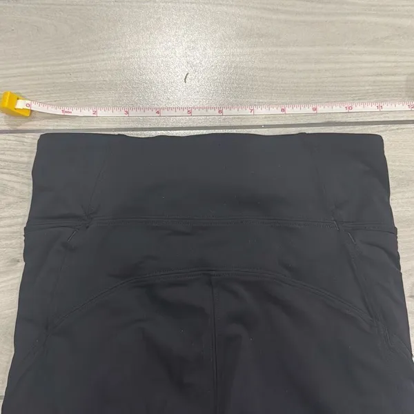 Lululemon black biker shorts size 4 probably only worn once‎ or twice - Image 5
