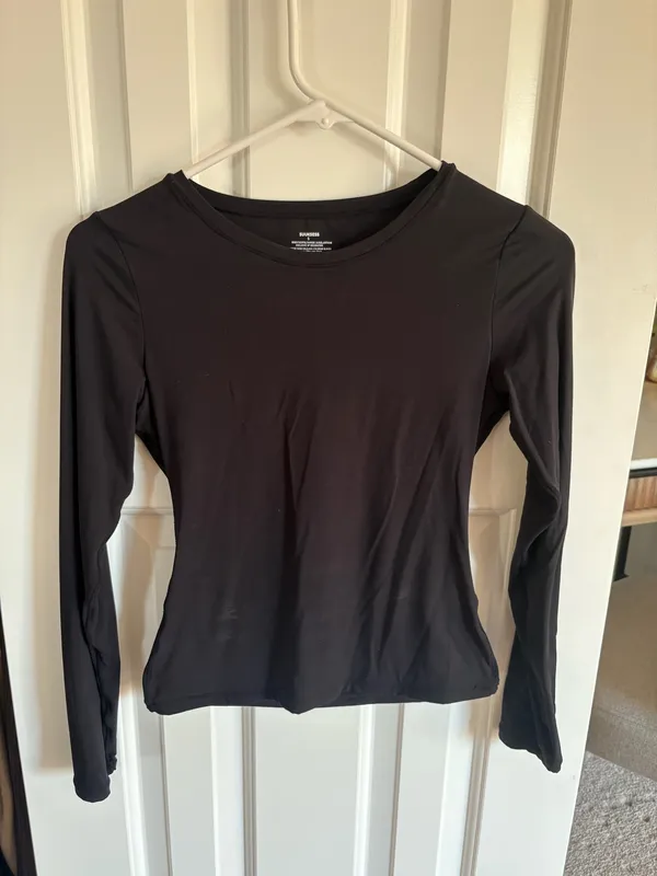 Suuksess black long sleeve - Image 2