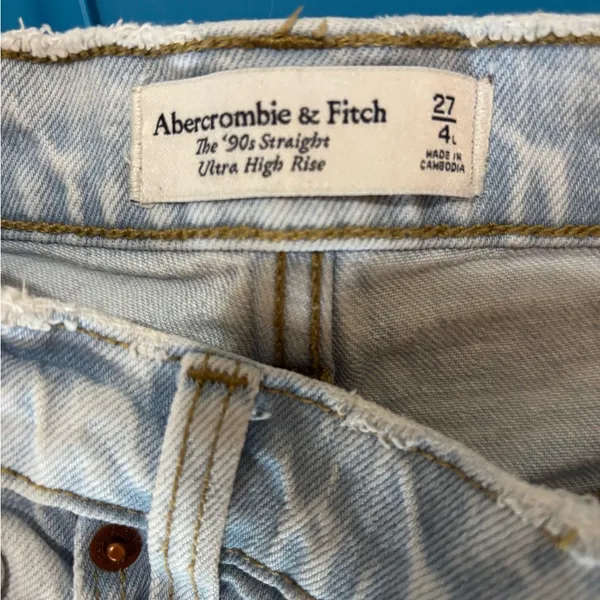 Abercrombie & Fitch The 90s Straight Ultra High Rise size 27 (4) very light wash - Image 3