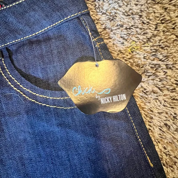 Chick by Nicky Hilton Denim Mini Skirt Dark Wash Skull‎ Embroidery Size 26 NWT - Image 4