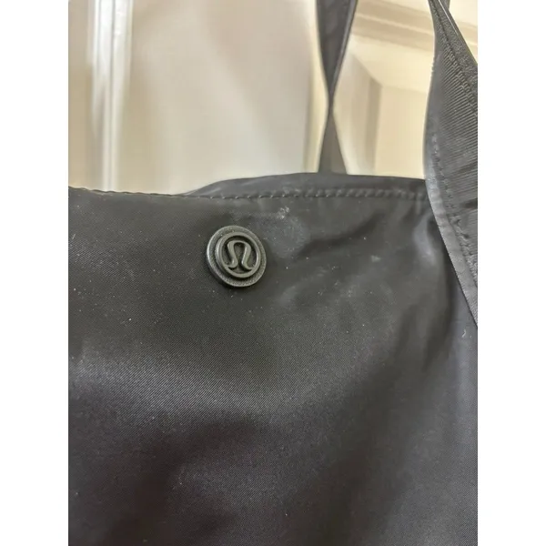 Lululemon Out of Range Black Duffle Overnight Gym Weekender Bag Unisex - Image 3
