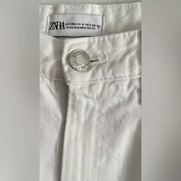 Zara Women's White Distressed Flare Jeans - Image 4