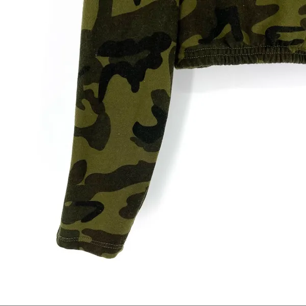 TIMING Long-sleeve Cropped Sweatshirt Camo‎ Print Boxy Fit Size M - Image 4
