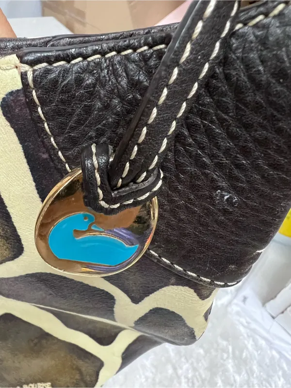 Dooney & Bourke Giraffe-Print Leather Shoulder Bag Brown & Cream strap missing - Image 5
