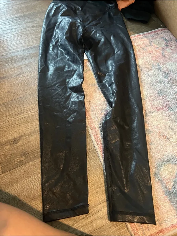 Aerie small black leggings - Image 4