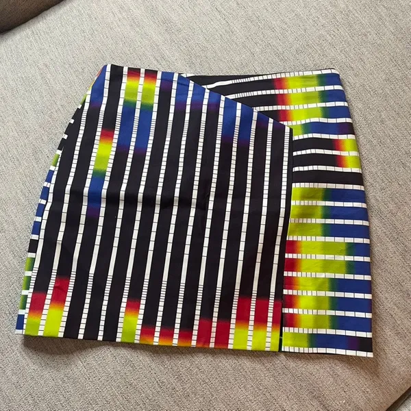 Kate Spade Saturday Rainbow Stripe Mini Skirt Black‎ White Graphic Print Size 4 - Image 4