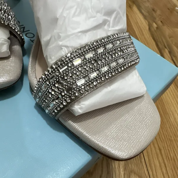 Antonio Melani Haelee Rhinestone Dress Sandals with box Size 7.5 - Image 4