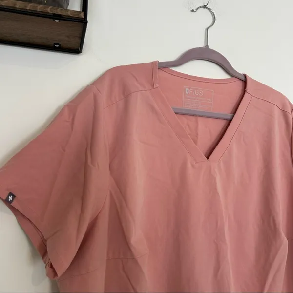 Figs Casma Three-Pocket Scrub Top Pink Plus Size 4XL‎ - Image 3
