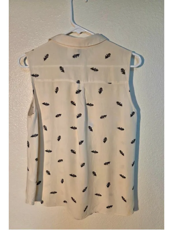 H&M Divided Women’s Sleeveless Button-Down Feather Print Blouse Cream Size 6 W-2 - Image 2
