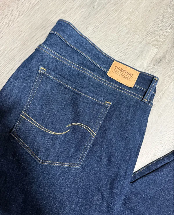 Signature Levi Strauss mid rise bootcut jeans - Image 2