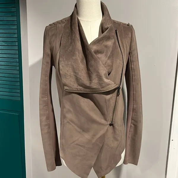 VIGOSS NWOT Elegant Taupe Women's moto Jacket XS - Image 3
