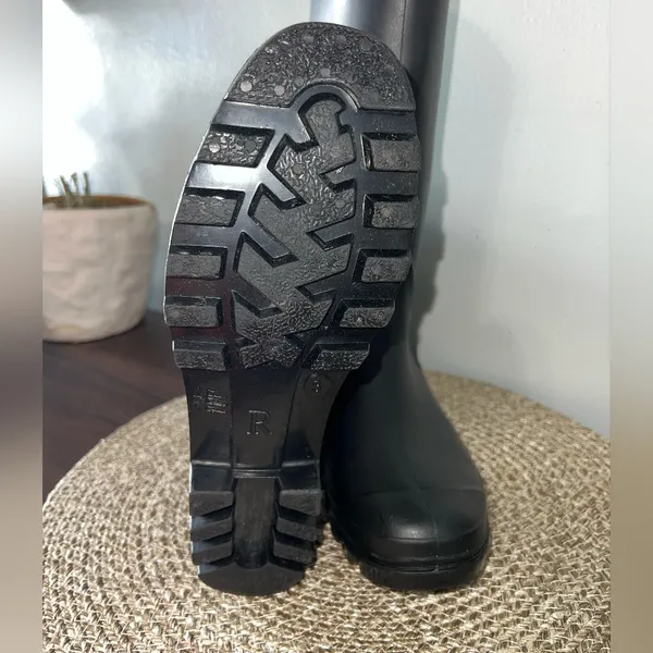 Rubber Rain Boots Size 8 - Image 7