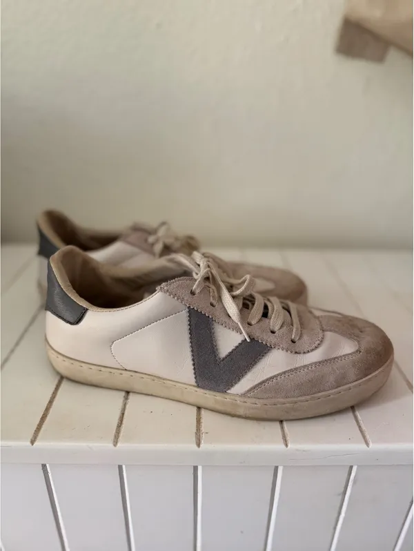 Victoria white and gray V - Image 2