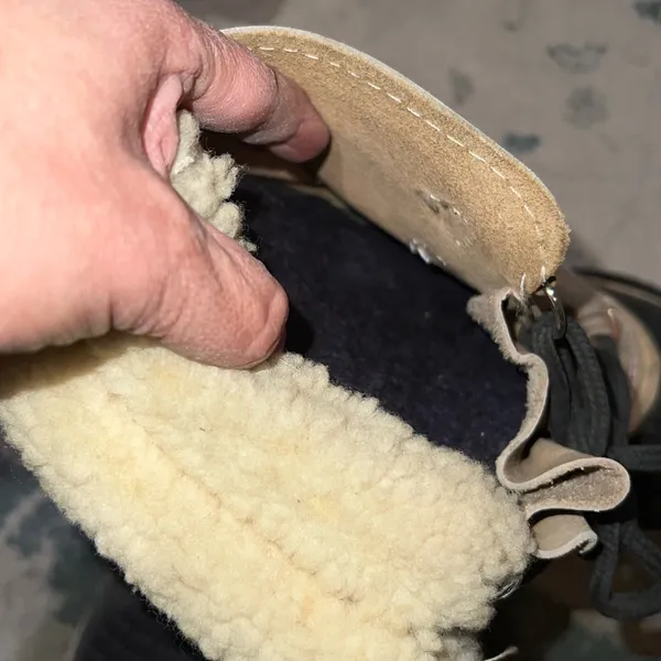 Sorel winter boots wool lining women’s size 6 - Image 13