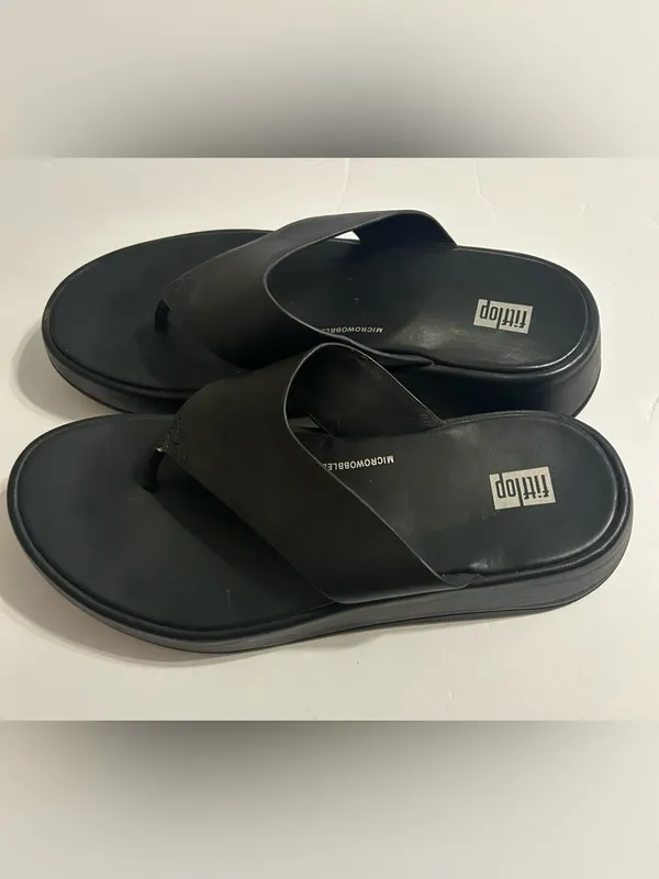 Fitflop Women's Black Crossover Thong Sandals - Image 2