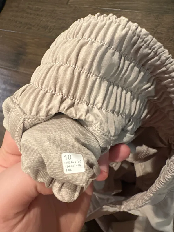 Lululemon Hotty Hot 2.5" - Image 4