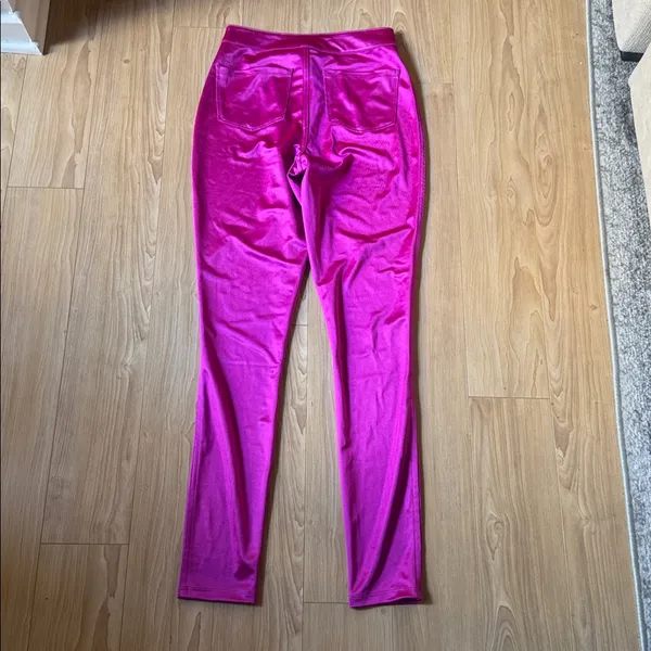SKIMS Fuschia Pants - Image 3