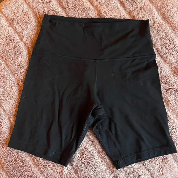 Lululemon Size 8 Align Tank and Black Biker Shorts - Image 2