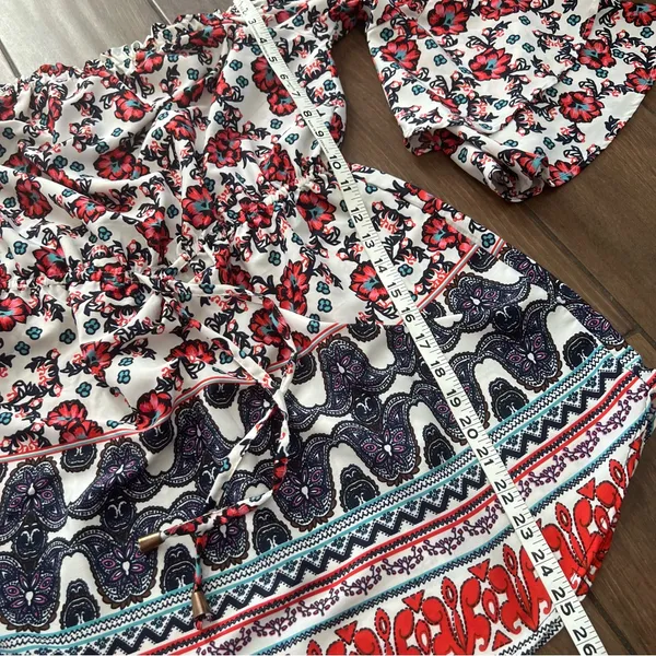 Off the Shoulder Floral Blouse by a Hint of Blush size Medium - Image 4