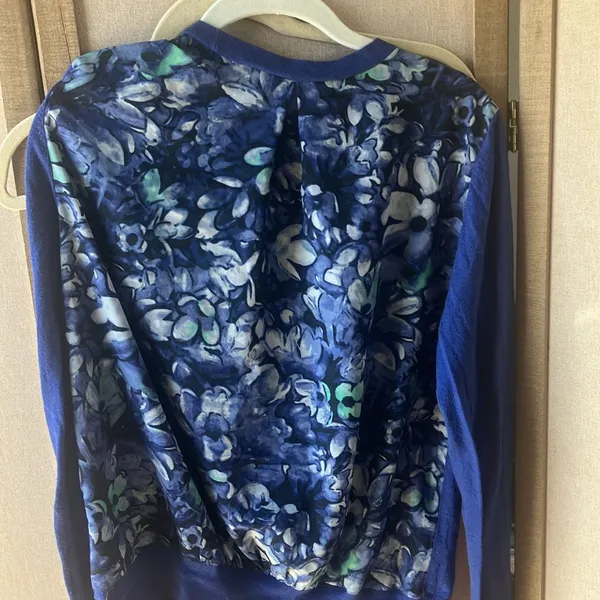 FINAL MARKDOWN LOFT Blue Patterned Cardigan medium - Image 4
