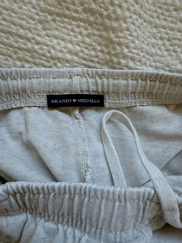 Brandy Melville Anastasia Sweatpants - Image 4