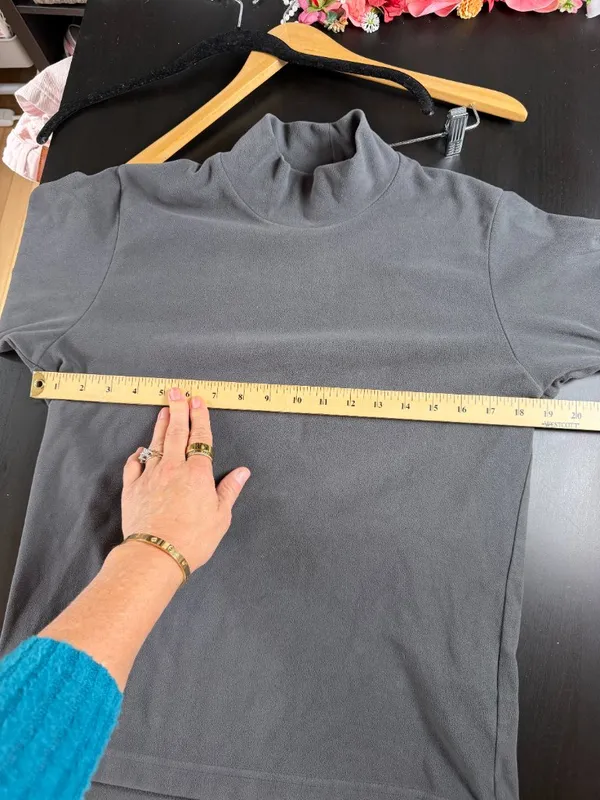 UNIQLO Grey Micro Fleece Mock Neck Athletic Long Sleep Top Size Small - Image 7