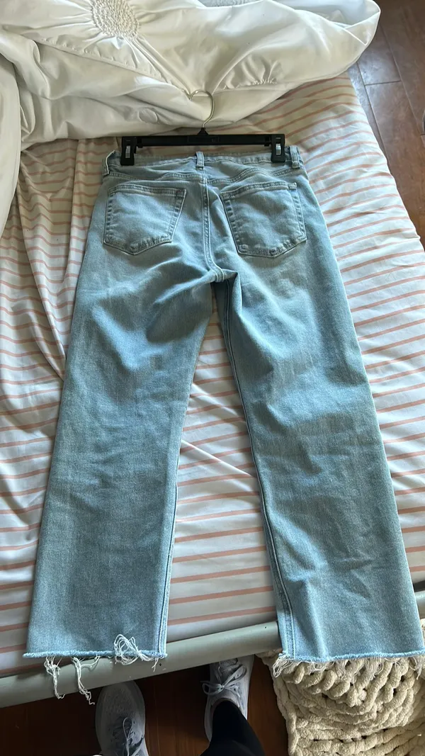 Light Washed Straight Jeans Size 27 - Image 3