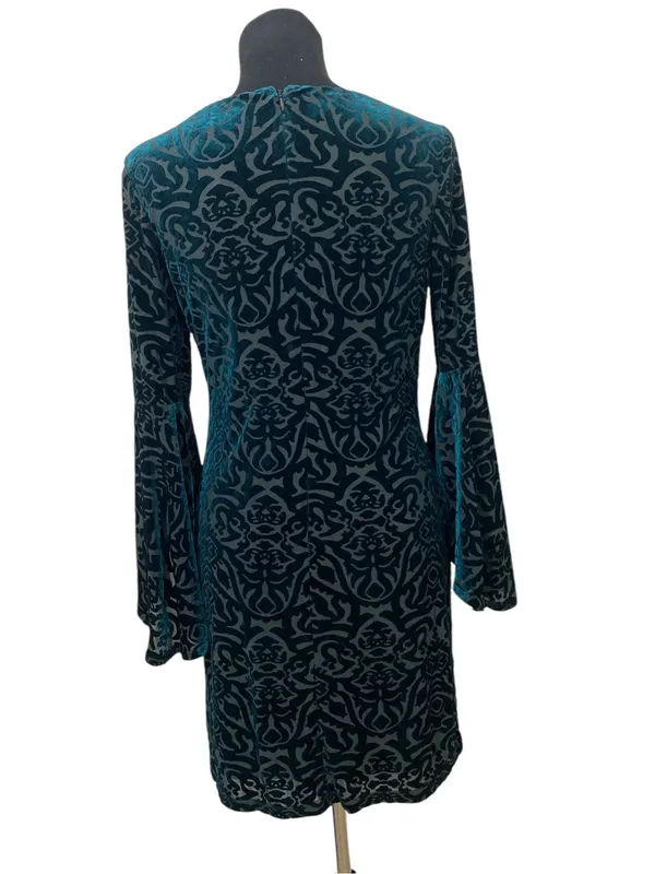 Eliza J Green Patterned Velvet Burnout Cascade Bell Sleeve Shift Dress - Image 4