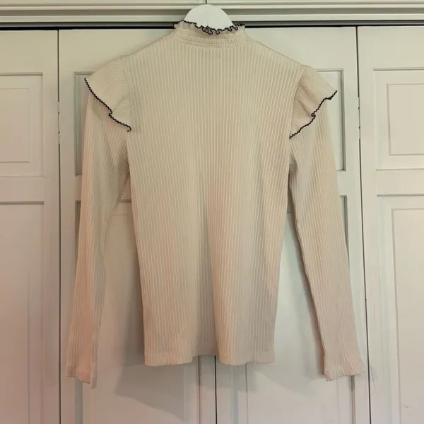 Loft pointelle white ribbed ruffle sleeve top size medium - Image 6