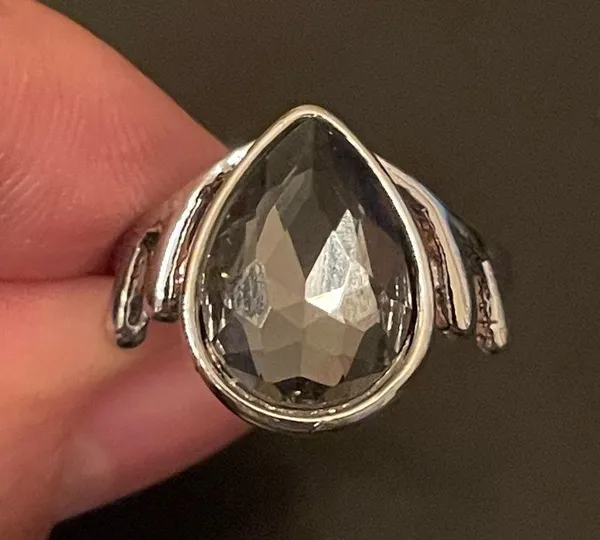 Water drop gray rhinestone ring size 8 - Image 6
