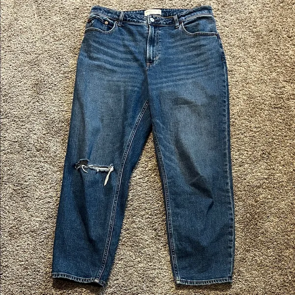 Abercrombie & Fitch Denim Curve Love Mom High Rise Jeans‎ Size 31/12 - Image 2