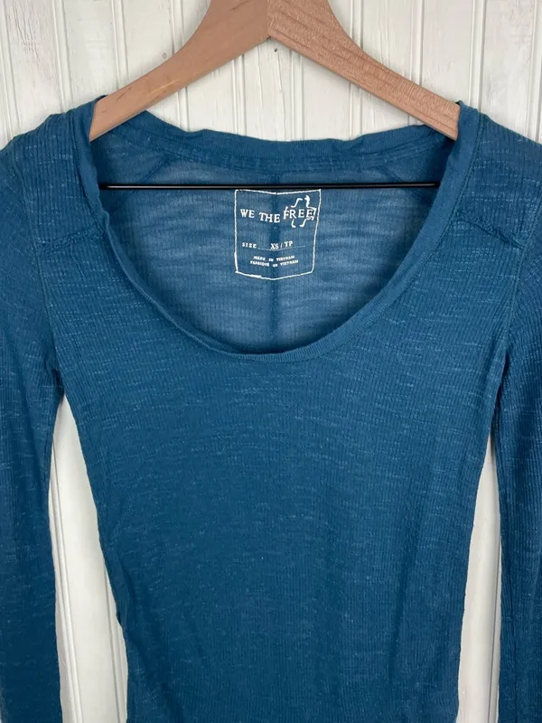 Free People We the Free Scoop Neck Long Sleeve Top XS Raw Edge Rayon Linen Knit Tight Fit - Image 3