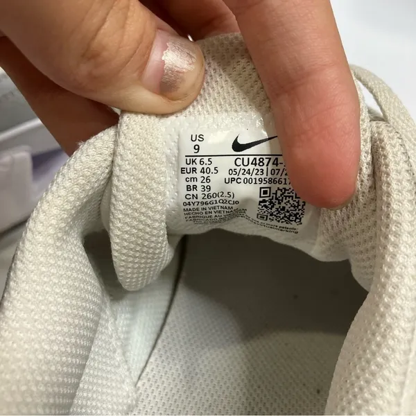 Nike‎ RYZ 365 white metallic sneakers size 9 - Image 8