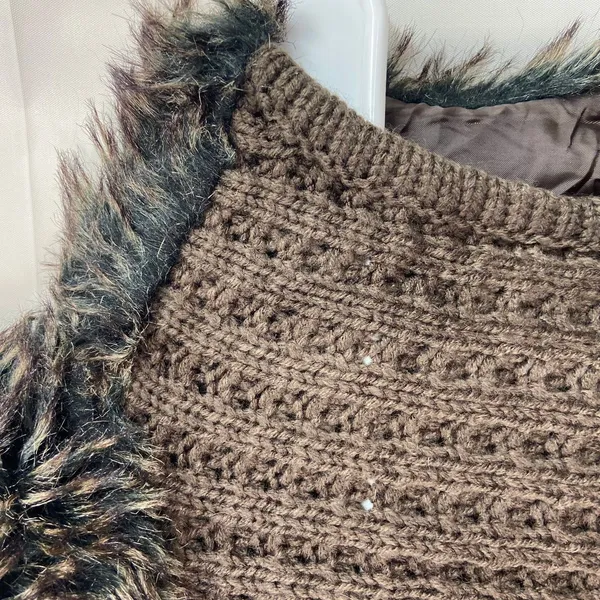 89th & Madison women's brown‎ faux fur crocheted open front sweater vest medium - Image 7