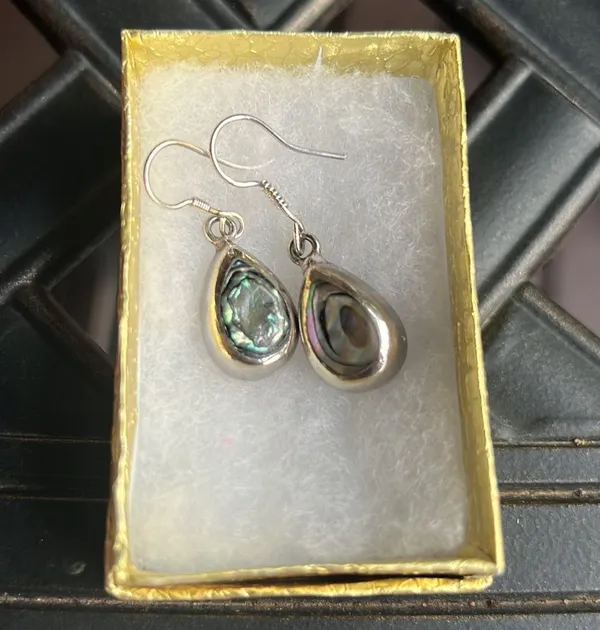Abalone and silver dangle earrings. Handmade Made in Mexico - Image 2