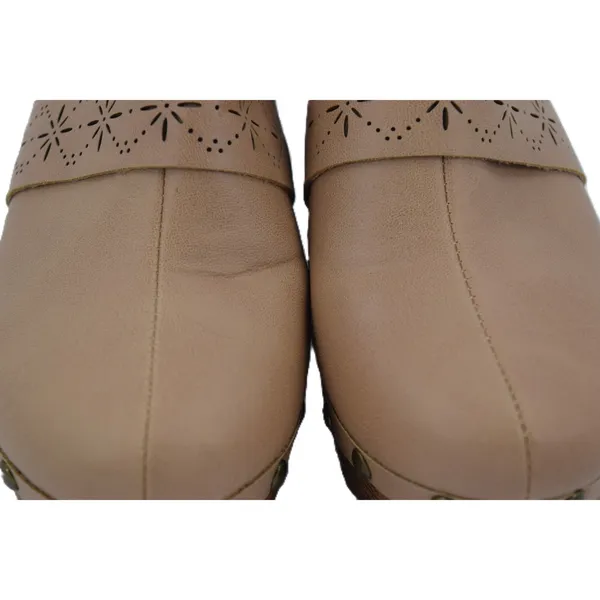 Arizona Jeans Co Tan Faux Leather Cutout Wedge Clogs Women's Size‎ 7.5 - Image 4