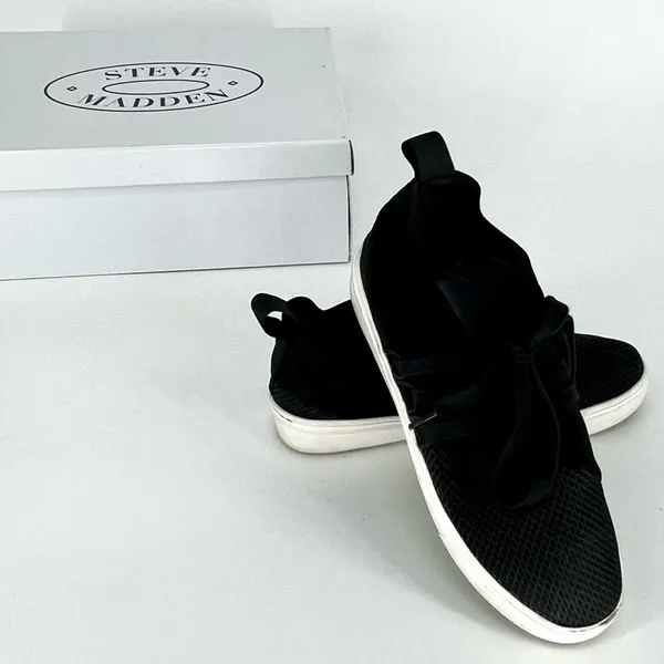 Steve Madden‎ Lancer Pull On Sneaker with Laces Black Size 6.5 - Image 2