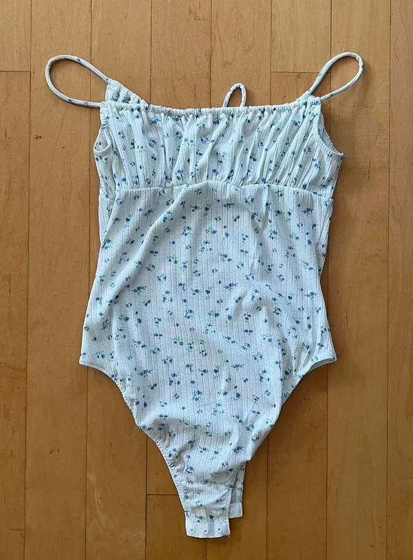 Princess Polly white and blue floral bodysuit - Image 2