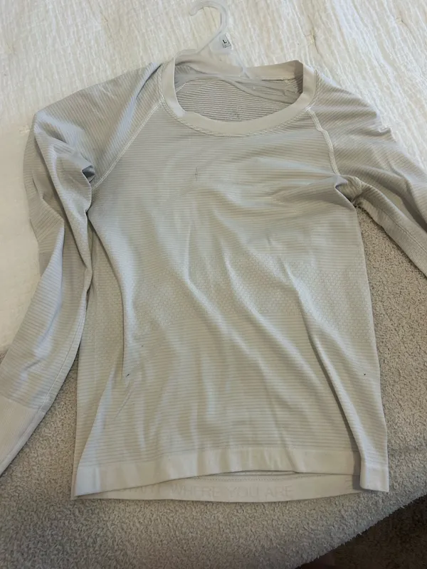 Lululemon white long sleeve swiftly tech shirt size 2 - Image 2