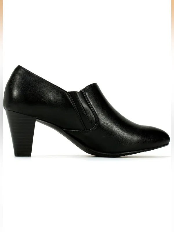 NWOT Rialto Black Leather Zip Ankle Bootie - Image 4