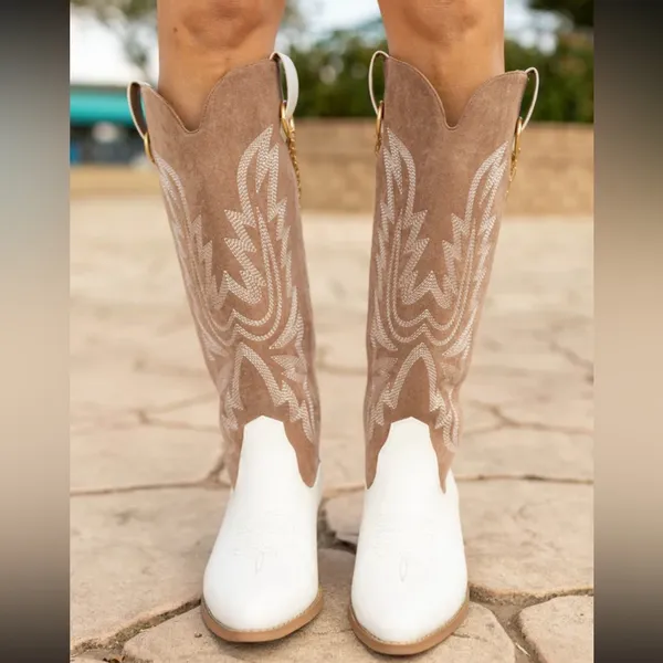 NIB PINK LILY-  boujee two tone boots size 7 - Image 4