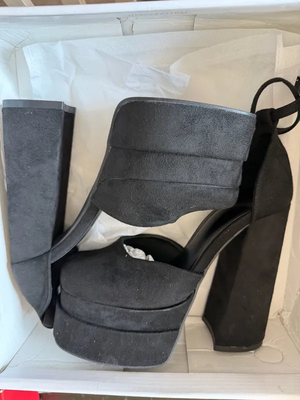 Black Pumps Shein - Image 3