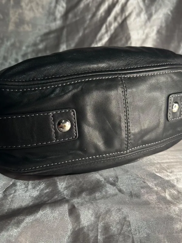 Vintage Y2K Coach Black Leather Zoe Shoulder Bag - Image 5